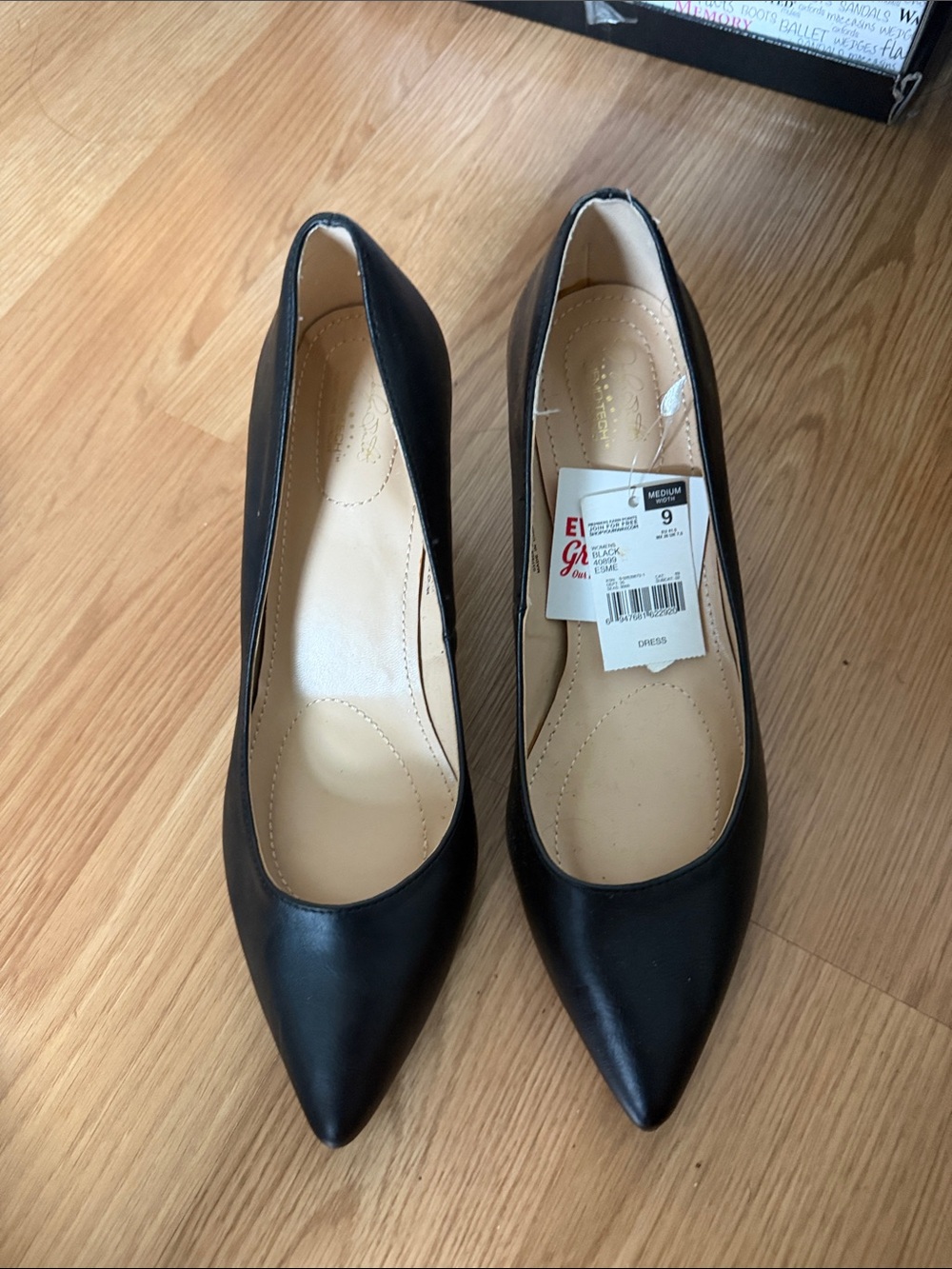 Black Pointed Toe Women's Dress Pumps - Size 9